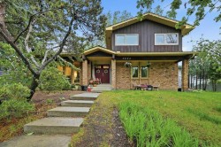 9824 19 Street SW Calgary, AB T2V 4C3