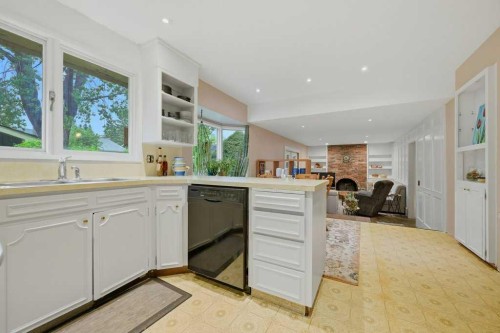 9824 19 Street Sw, Calgary, AB 