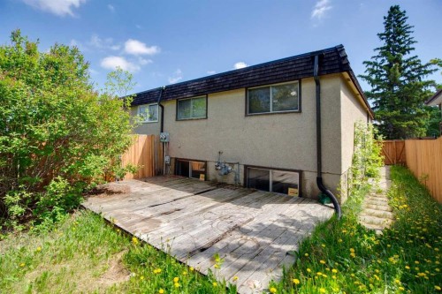 7833 Hunterquay Road Nw, Calgary, AB - Outdoor With Exterior