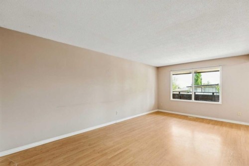 7833 Hunterquay Road Nw, Calgary, AB - Indoor Photo Showing Other Room