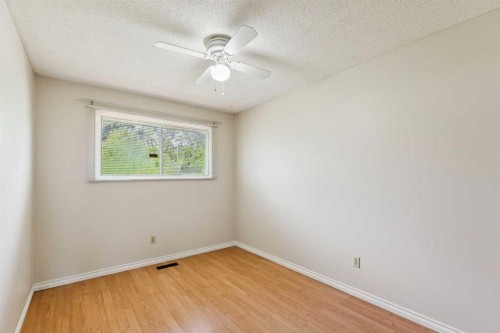 7833 Hunterquay Road Nw, Calgary, AB - Indoor Photo Showing Other Room