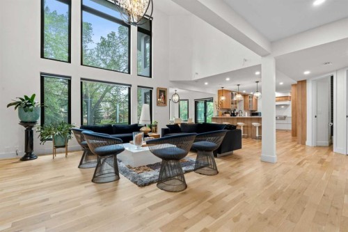 931 Shawnee Drive Sw, Calgary, AB - Indoor Photo Showing Other Room
