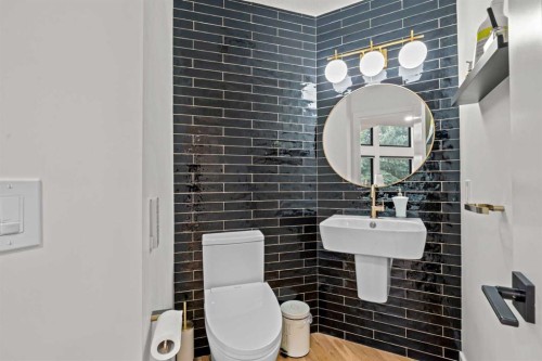 931 Shawnee Drive Sw, Calgary, AB -  Photo Showing Bathroom