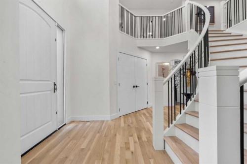 931 Shawnee Drive Sw, Calgary, AB - Indoor Photo Showing Other Room