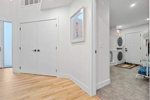931 Shawnee Drive Sw, Calgary, AB - Indoor Photo Showing Other Room