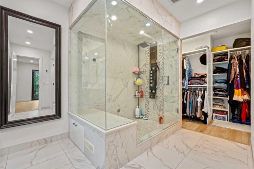 931 Shawnee Drive Sw, Calgary, AB - Indoor Photo Showing Bathroom