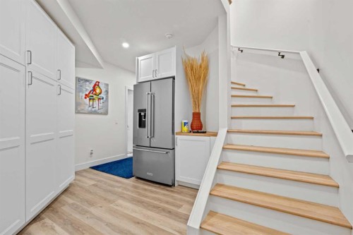 931 Shawnee Drive Sw, Calgary, AB - Indoor Photo Showing Other Room