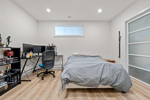 931 Shawnee Drive Sw, Calgary, AB - Indoor Photo Showing Bedroom