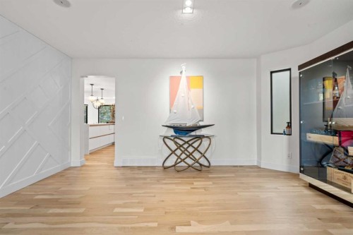 931 Shawnee Drive Sw, Calgary, AB - Indoor Photo Showing Other Room