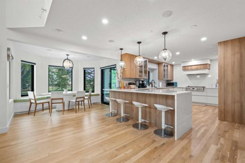 931 Shawnee Drive Sw, Calgary, AB - Indoor Photo Showing Kitchen With Upgraded Kitchen
