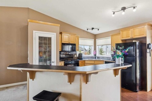 232 Hillcrest Court, Strathmore, AB - Indoor Photo Showing Kitchen