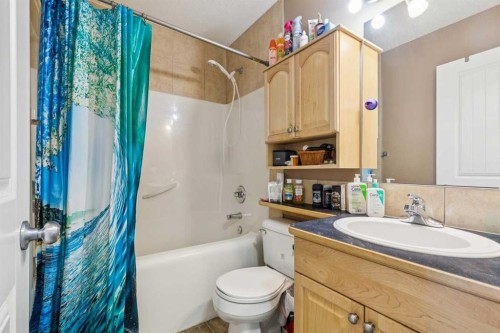 232 Hillcrest Court, Strathmore, AB - Indoor Photo Showing Bathroom