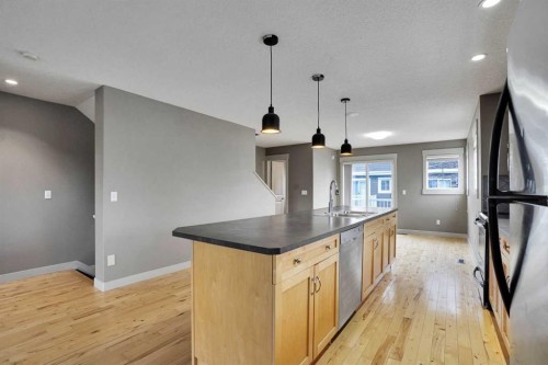 124 Lavender Link, Chestermere, AB - Indoor Photo Showing Kitchen