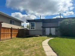 92A Queen Isabella Close SE Calgary, AB T2J 3R1
