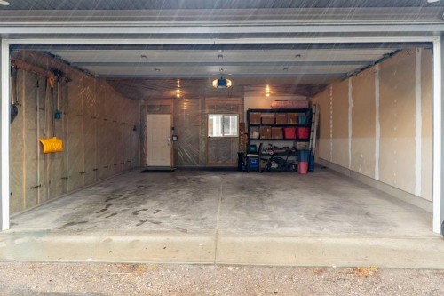 22 Autumn Green Se, Calgary, AB - Indoor Photo Showing Garage
