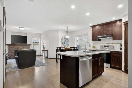 22 Autumn Green Se, Calgary, AB - Indoor Photo Showing Kitchen