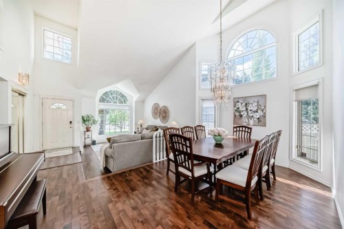 25 Silverstone Mews Nw, Calgary, AB 