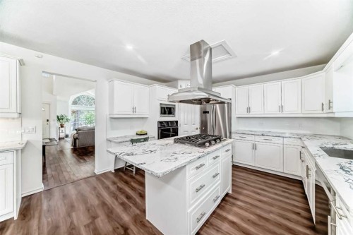 25 Silverstone Mews Nw, Calgary, AB 