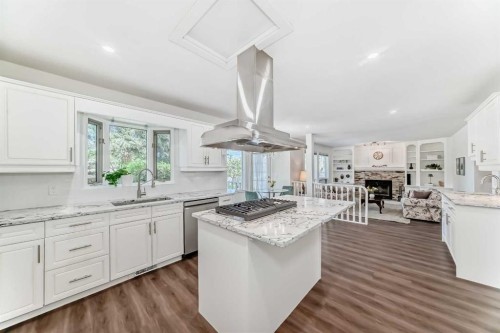 25 Silverstone Mews Nw, Calgary, AB 
