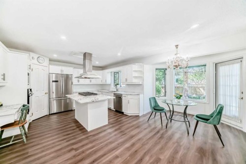 25 Silverstone Mews Nw, Calgary, AB 