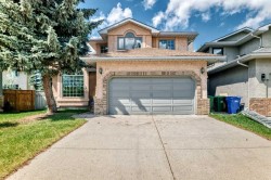 25 Silverstone Mews NW Calgary, AB T3B 5K8
