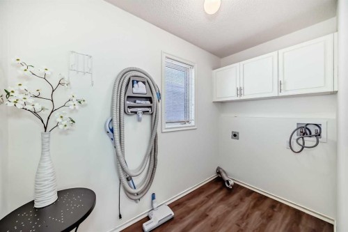 25 Silverstone Mews Nw, Calgary, AB 