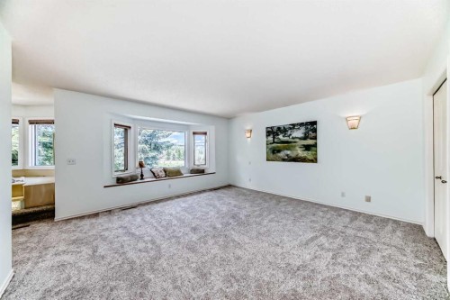 25 Silverstone Mews Nw, Calgary, AB 