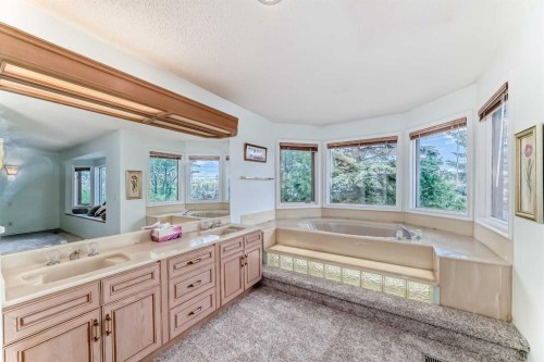 25 Silverstone Mews Nw, Calgary, AB 