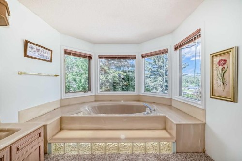 25 Silverstone Mews Nw, Calgary, AB 