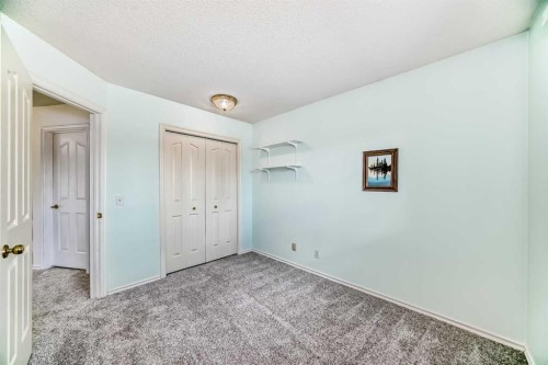 25 Silverstone Mews Nw, Calgary, AB 
