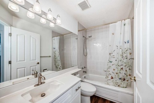 25 Silverstone Mews Nw, Calgary, AB 
