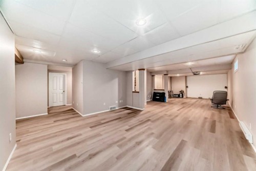 25 Silverstone Mews Nw, Calgary, AB 
