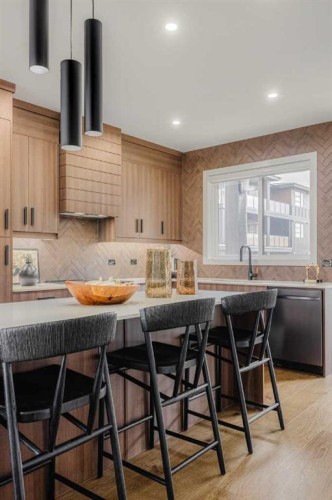 59 Lucas Way Nw, Calgary, AB 