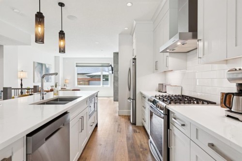 4803 19 Avenue Nw, Calgary, AB 