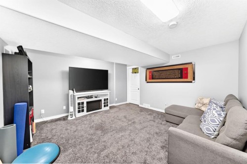 116 Kingsland Court Se, Airdrie, AB - Indoor