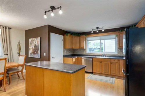 120 Silverthorn Way Nw, Calgary, AB 