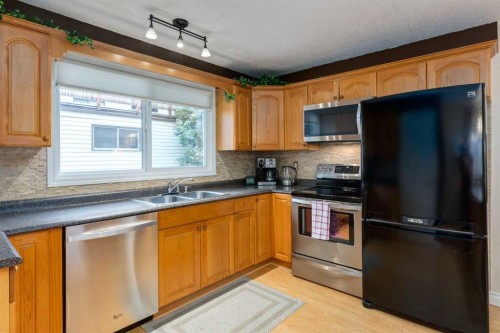 120 Silverthorn Way Nw, Calgary, AB 