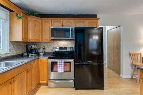120 Silverthorn Way Nw, Calgary, AB 