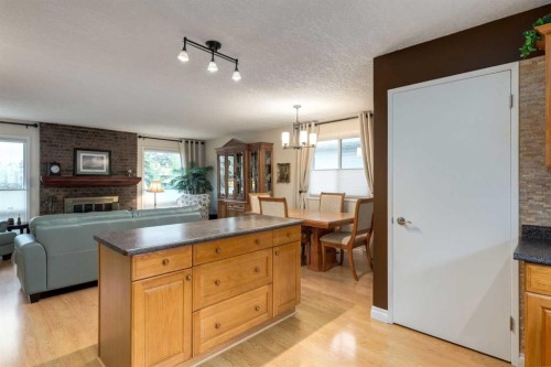 120 Silverthorn Way Nw, Calgary, AB 