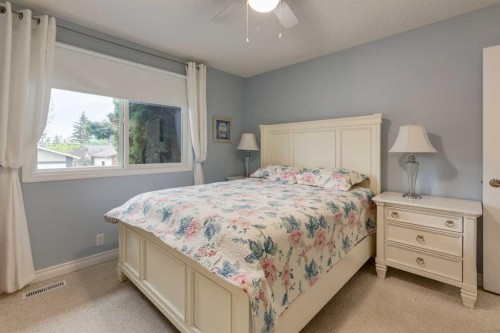 120 Silverthorn Way Nw, Calgary, AB 