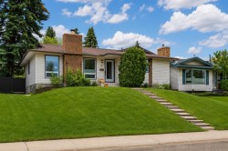 120 Silverthorn Way NW Calgary, AB T3B 4K3