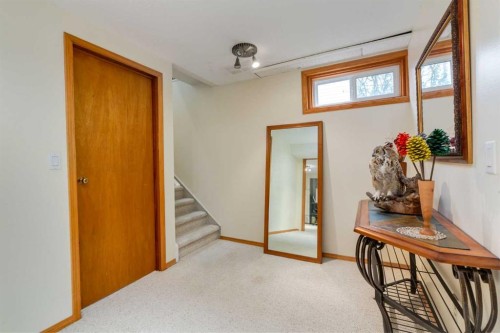 120 Silverthorn Way Nw, Calgary, AB 