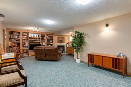 120 Silverthorn Way Nw, Calgary, AB 