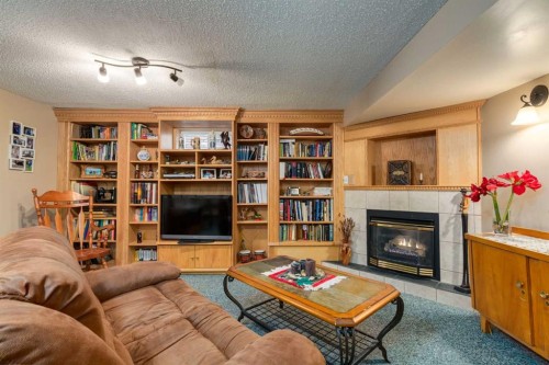 120 Silverthorn Way Nw, Calgary, AB 