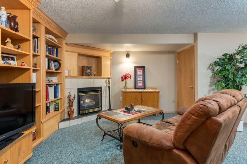 120 Silverthorn Way Nw, Calgary, AB 