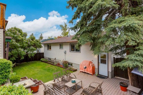 120 Silverthorn Way Nw, Calgary, AB 