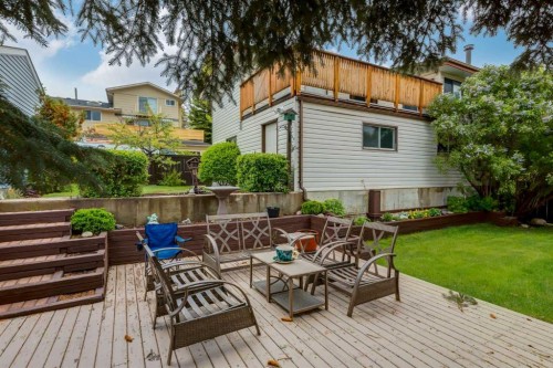 120 Silverthorn Way Nw, Calgary, AB 