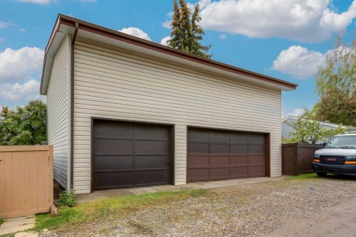 120 Silverthorn Way Nw, Calgary, AB 