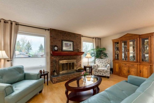 120 Silverthorn Way Nw, Calgary, AB 