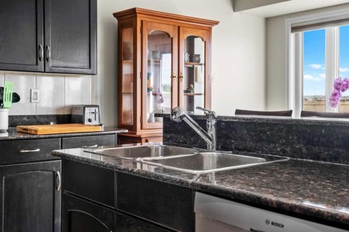 184 Somerglen Common Sw, Calgary, AB - Indoor Photo Showing Kitchen With Double Sink